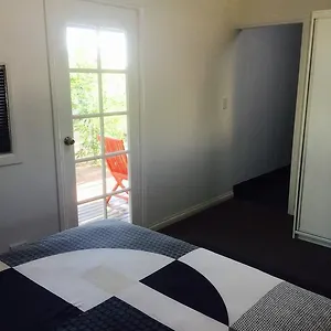 https://cottage-on-cork.queenslandhotels.net